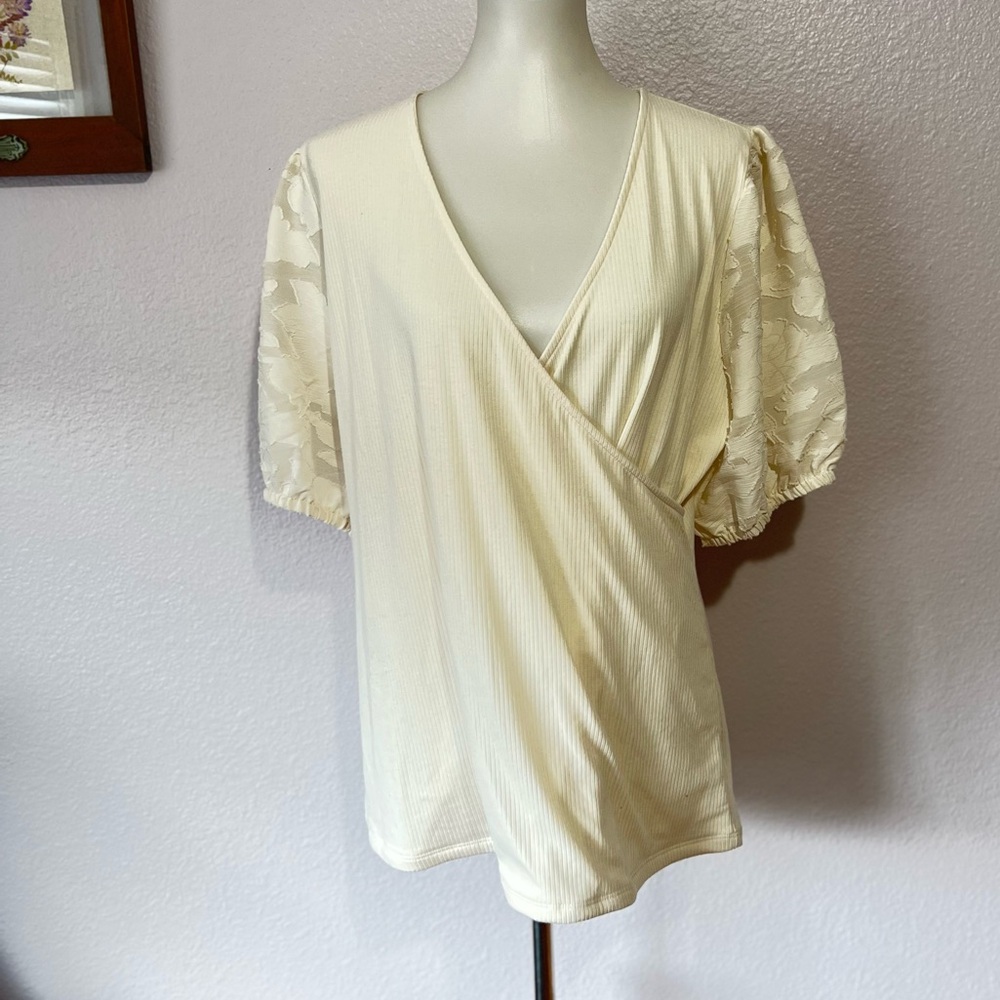 ⚡️Torrid surplice blouse- white⚡️